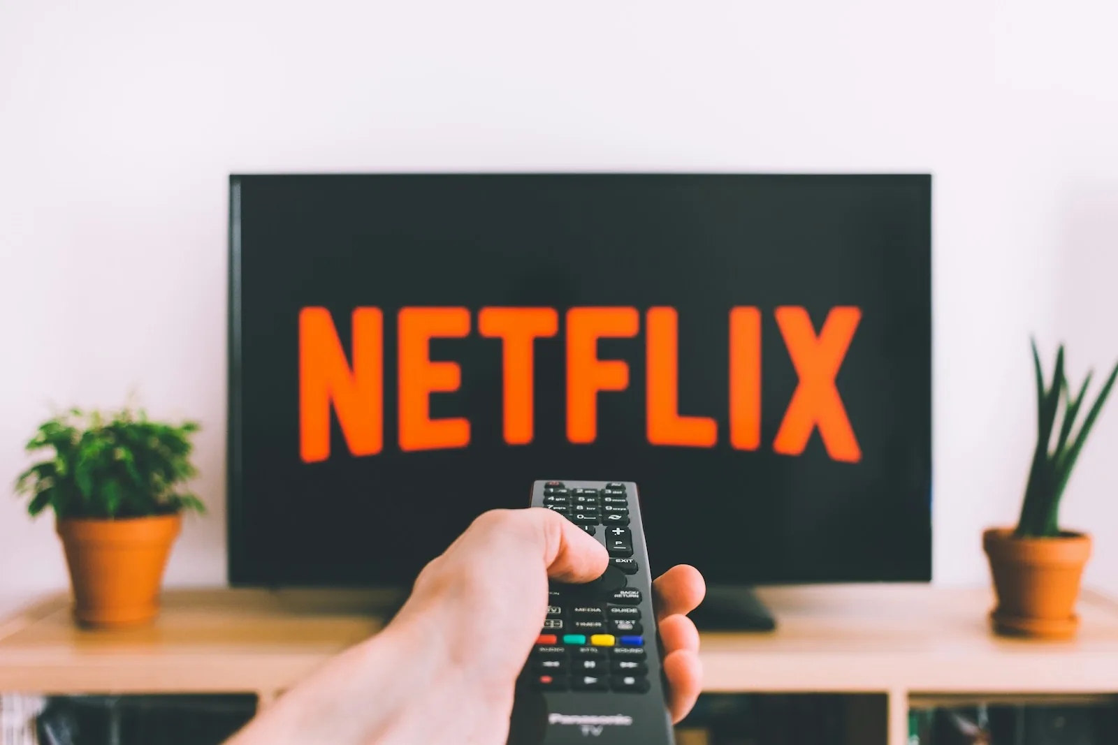 Smart TV moderna com XCIPTV — IPTV sem travar em 4K